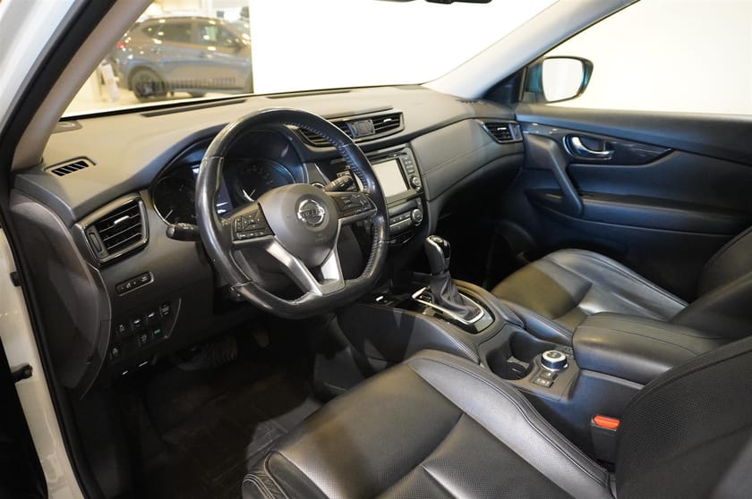 Bild 2 av Nissan X-Trail Tekna 2,0 dCi 4x4 X-Tronic 177hk Dragkrok Läder 360 Kamera