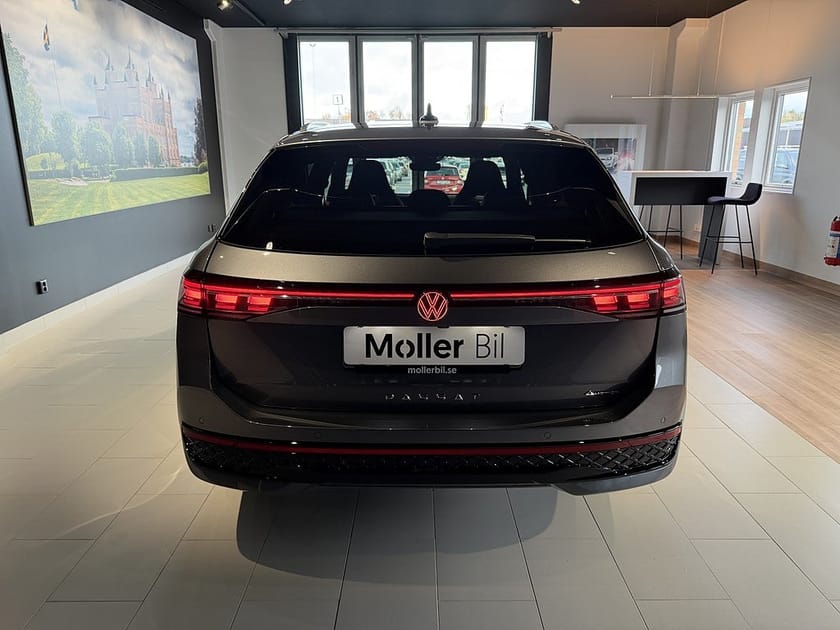 Bild 4 av Volkswagen Passat Sportscombi R-Line eHybrid SWE Edt., 272hk, 12 Mil El!