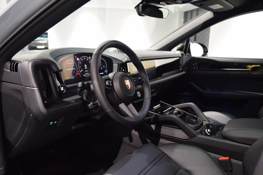 Bild 4 av Porsche Cayenne Coupé E-Hybrid Black Edition