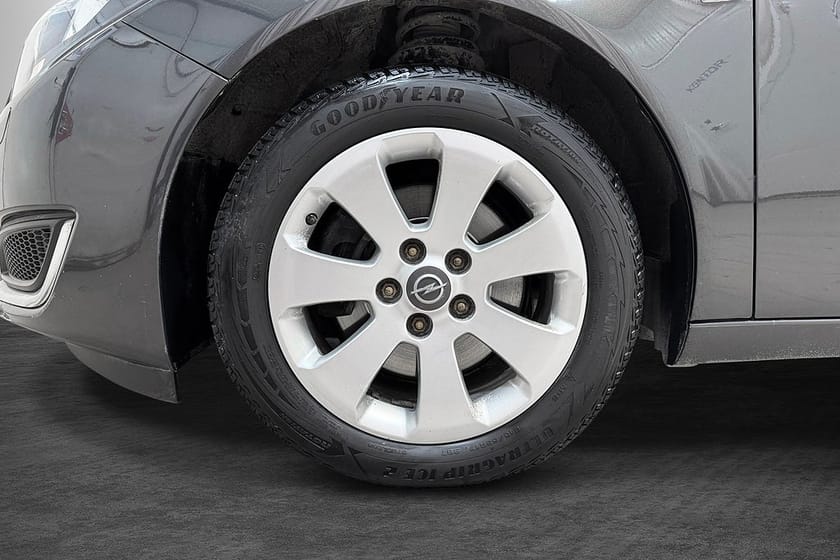 Bild 2 av Opel Insignia Sports Tourer 2.0 CDTI 4x4 170hk Drag Navi Pdc