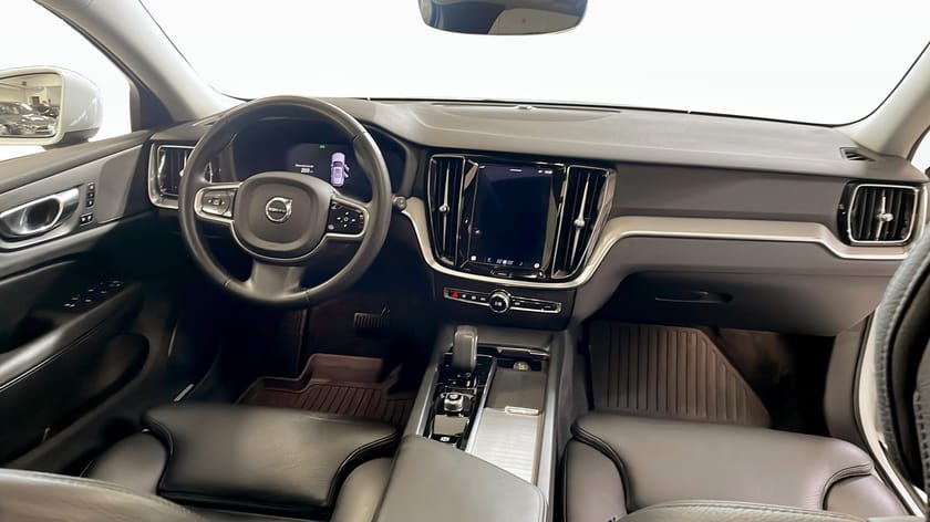 Bild 4 av Volvo V60 Cross Country B4 Inscription/Plus AWD 197Hk /Pano/Blis/Kamera