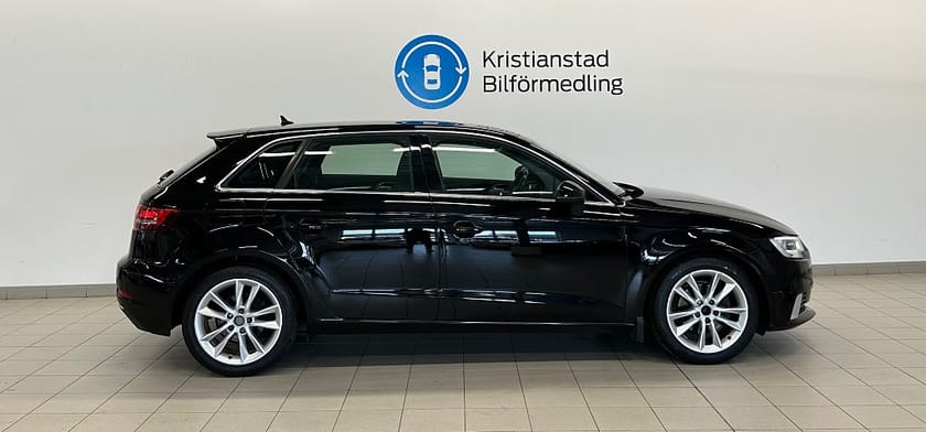 Bild 4 av Audi A3 Sportback 1.0 TFSI Prolinepaket, Cockpit, Smartphone