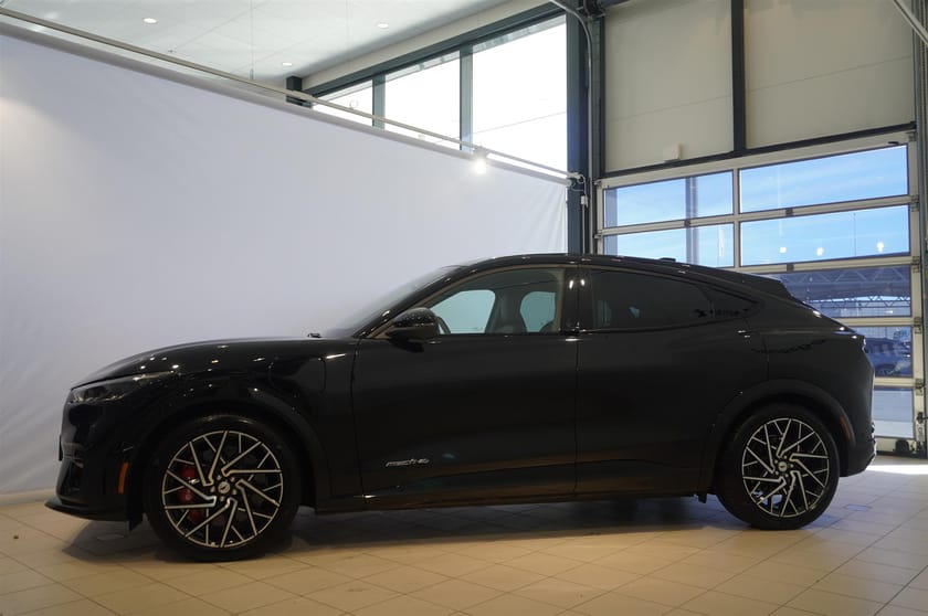 Bild 3 av Ford Mustang Mach-E GT Pano B O Magneride