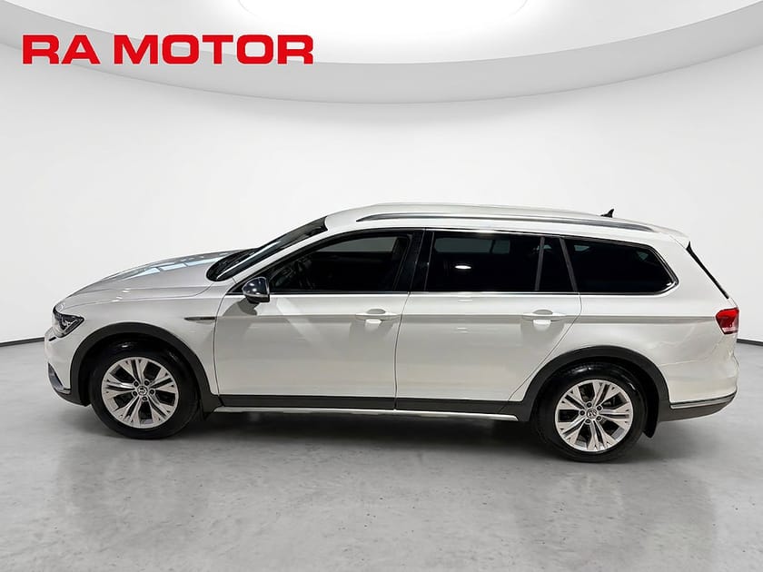 Bild 3 av Volkswagen Passat Alltrack 2.0 TDI 190hk 4Motion DVärm Drag Cockpit Skinn