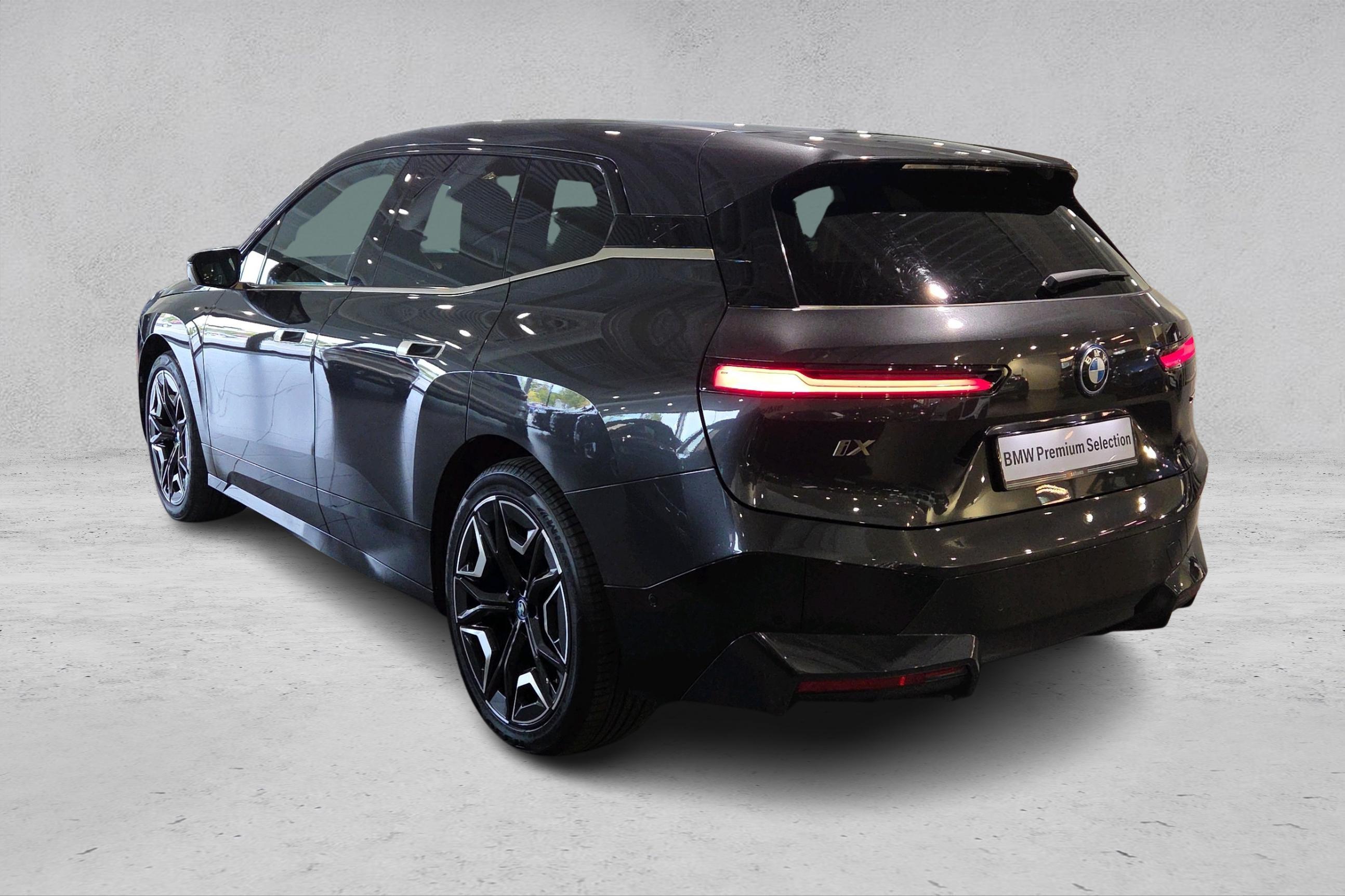 Thumnail bilde 2 av BMW iX xDrive50