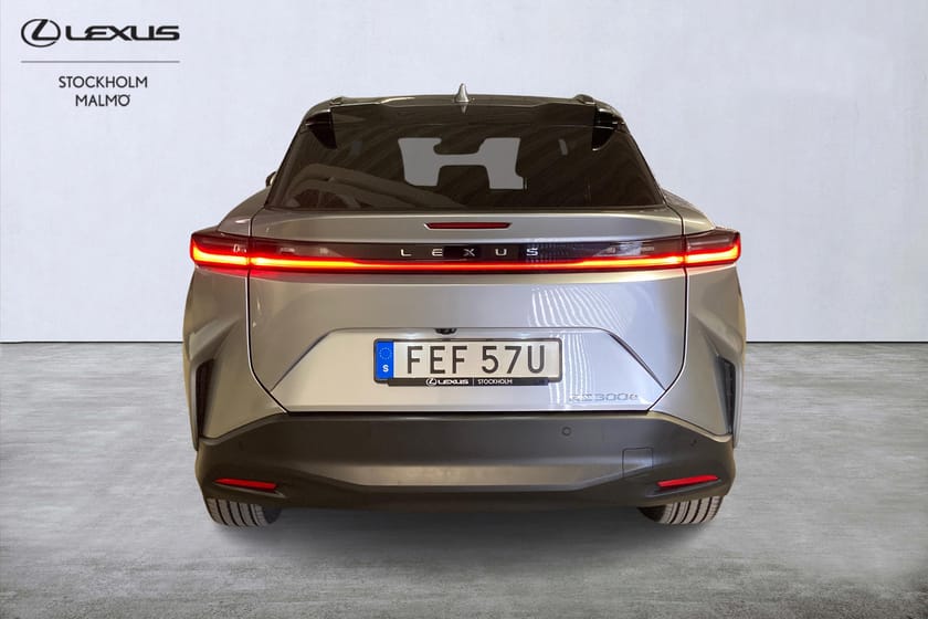 Bild 4 av Lexus RZ 300e Skinn Backkamera Navigation