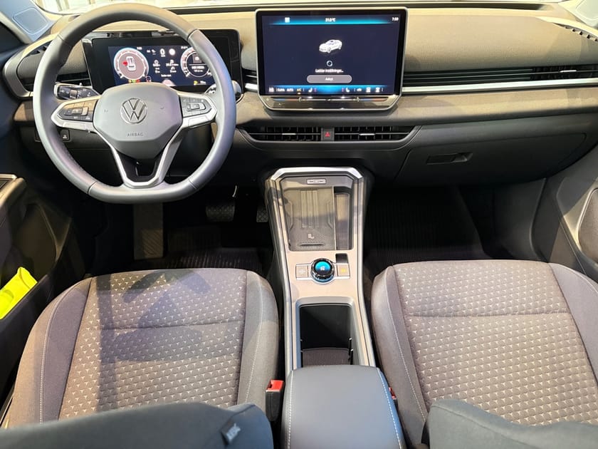 Bild 4 av Volkswagen T-Roc 1.5 ETSI 150 HK  DSG7 *Nya T-roc*