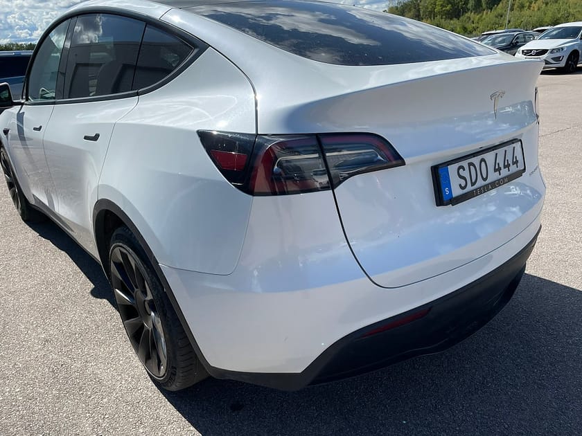 Bild 4 av Tesla Model Y Long Range AWD 514HK 4x4 Panorama Läder