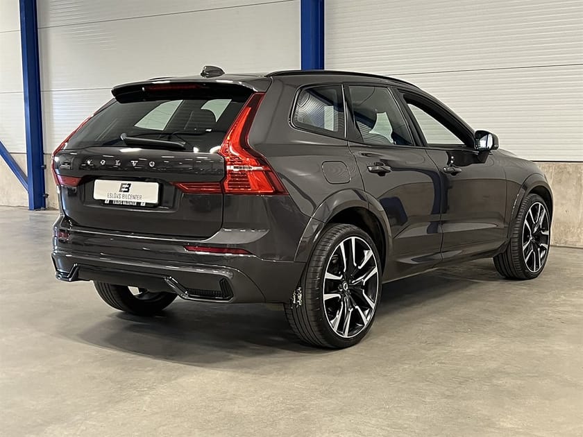 Bild 4 av Volvo XC60 Recharge T8 AWD 392 HK / R-Design / Panorama / B%26W / Barnkudda