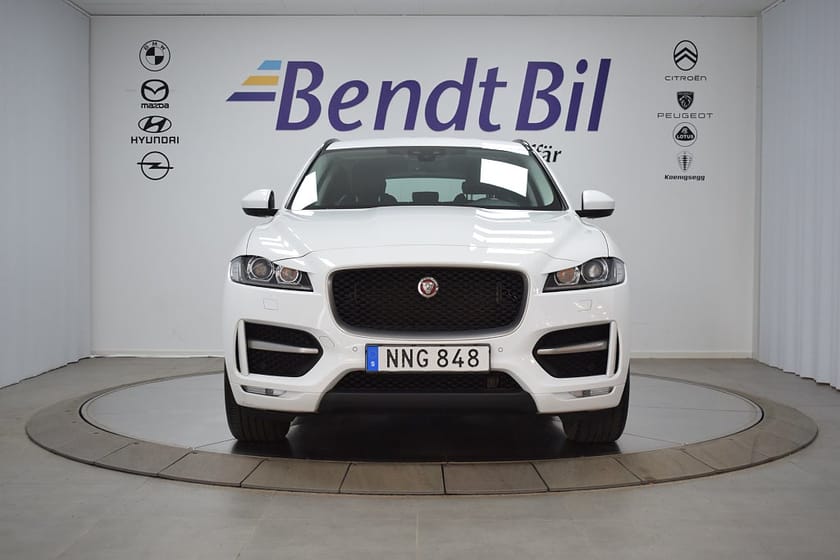 Bild 2 av Jaguar F-Pace 20d AWD R-Sport 180Hk / Apple Carplay