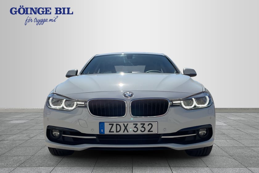 Bild 3 av BMW 330i Sedan Sport line/ Backkamera/ Navi/