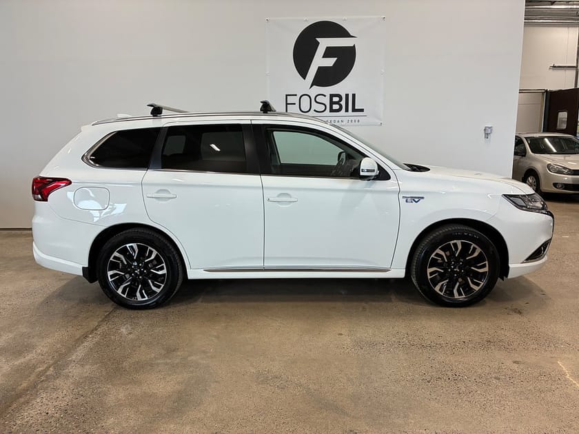 Bild 3 av Mitsubishi Outlander PHEV *RÄNTEKAMPANJ 3.45%* CVT Business Drag SoV Nav