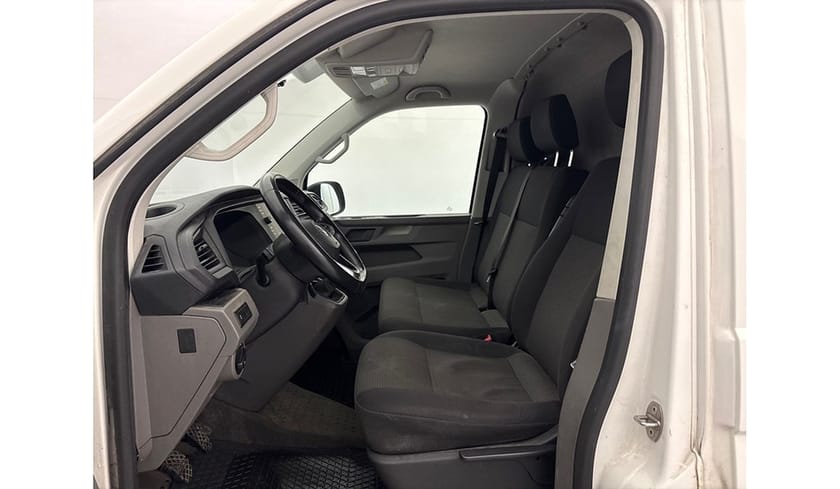 Bild 5 av Volkswagen Transporter T30 2.0 TDI L2H1 Drag Värmare 3-sits PDC