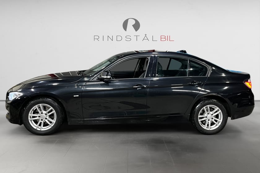 Bild 4 av BMW 320d xDrive Sedan 184 HK AUT SKINN NYSERV NAVI XENON 0.42L/MIL