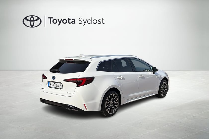Bild 2 av Toyota Corolla Touring Sports Hybrid P-sensorer fram och bak, El bagagelucka, Backkamera, , Rattvärme