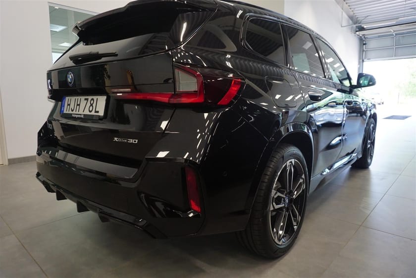 Bild 3 av BMW iX1 xDrive30 M Sport Adaptiv-Led Keyless Rattvärme Tonade Rutor