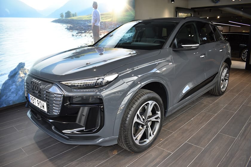 Bild 1 av Audi Q6 e-tron quattro SUV 285 kW / 388 HK  S-LINE