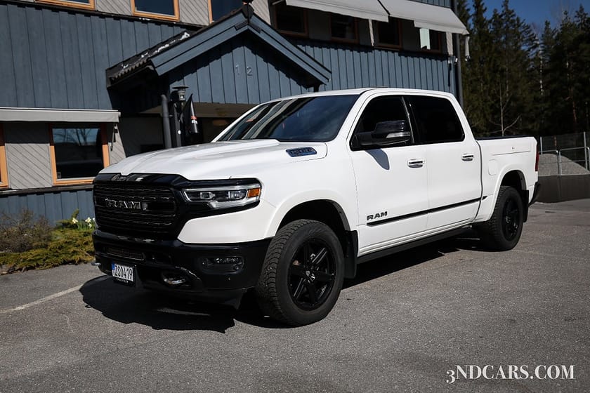 Bild 2 av RAM 1500 Crew Cab CC 5.7 V8 HEMI 4x4 LIMITED SLÄDE 22" MULTIGATE RAMBOX