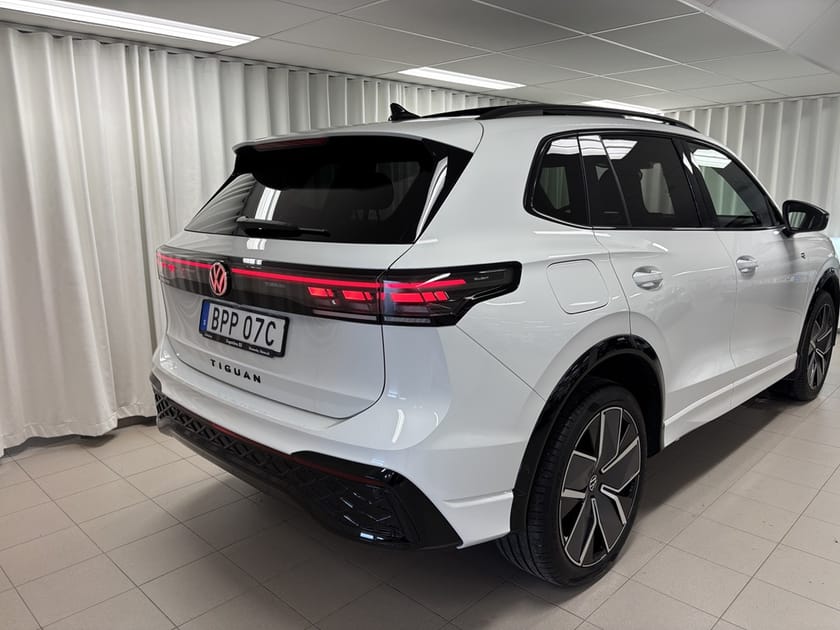Bild 3 av Volkswagen Tiguan eHybrid R-LINE 1.5 272HK Pano/Black Style