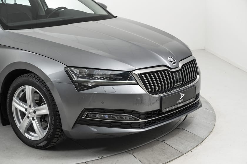 Bilde 2 av Škoda Superb Stasjonsvogn 2,0 TDI 200hk Style 4x4 Krok ACC Webasto Kamera Minne