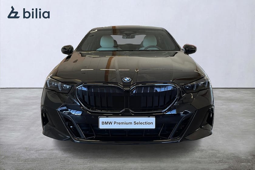 Bild 5 av BMW 550e xDrive Sedan 550 M Sport PRO Panorama Komfortstolar B&W Drag
