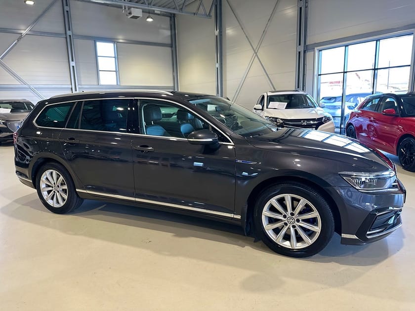 Bild 3 av Volkswagen Passat Sportscombi GTE 1.4 TSI / 360-Kamera / Drag