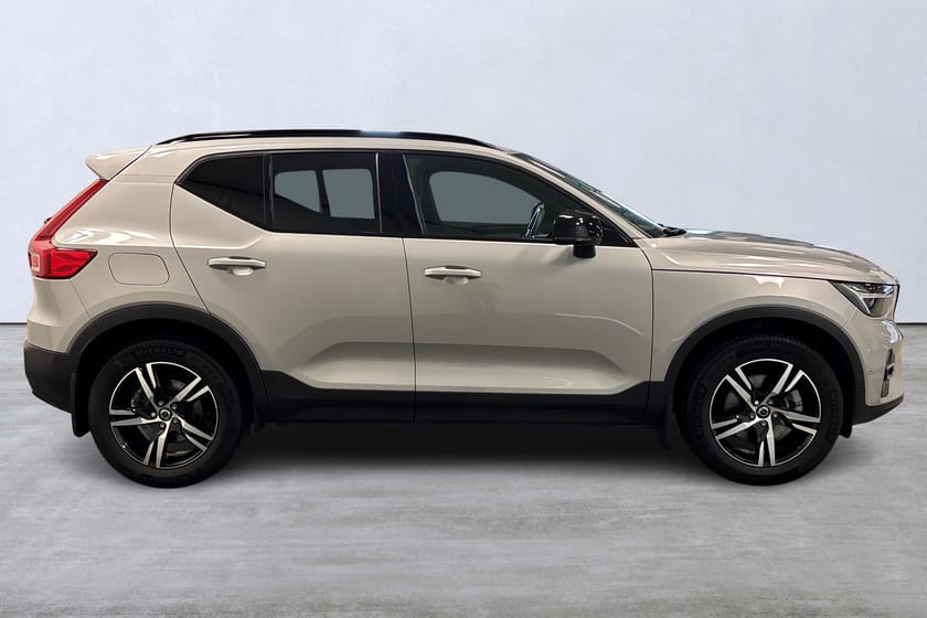 Bild 3 av Volvo XC40 B3 FWD Bensin Plus Dark