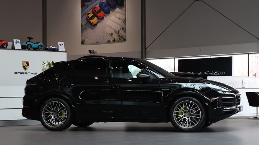 Bild 3 av Porsche Cayenne E-Hybrid Coupé 462 hk Platinum Edition / Sportavgas / Drag / BOSE