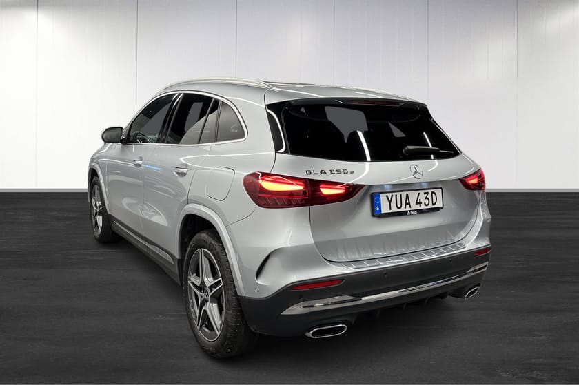 Bild 3 av Mercedes-Benz GLA 250 e AMG MOMS Drag 360-kamera