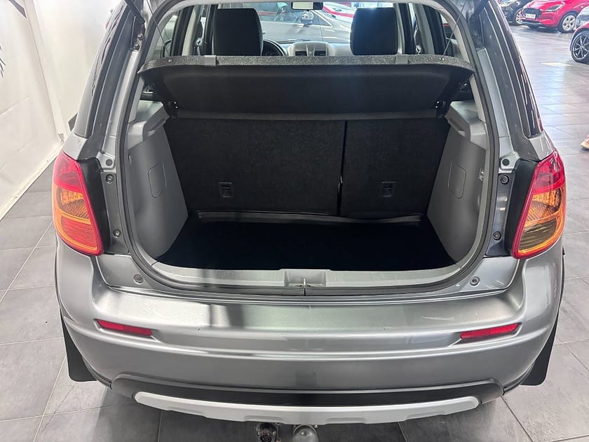 Bild 5 av Suzuki SX4 1.6 DOHC 16V VVT 4x4 120Hk Drag Motorvärmare V-hjul