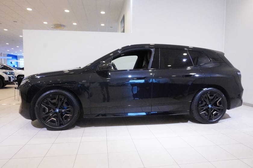 Bild 4 av BMW iX M60 M60, Pano Sky Lounge, Soft Close, Komfortöppning, Laserlights