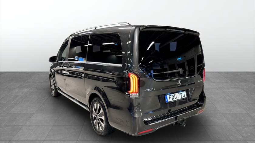 Bild 4 av Mercedes-Benz V 300d 4MATIC 3.2t LÅNG AVANTGARDE | AMG Line | 7-sits | 360 | Drag | Burmester