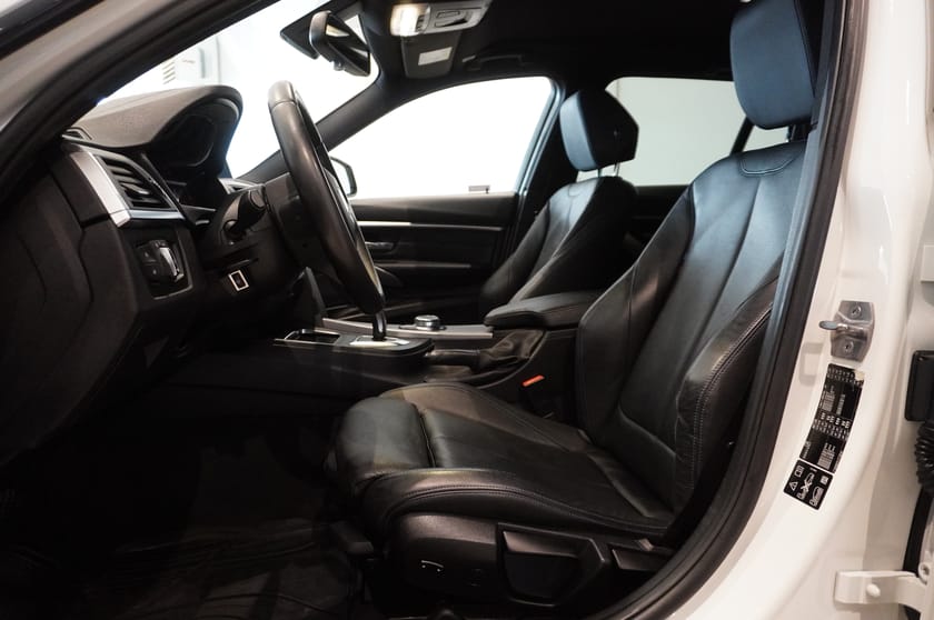 Bild 5 av BMW 320i xDrive Touring M-Sport Drag Keyless Nav Läder