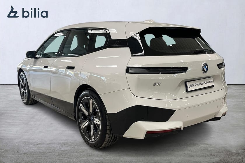 Bild 2 av BMW iX xDrive40 xDrive 40 Comfort Sportline | Drag | H&K | Aktiv farth.