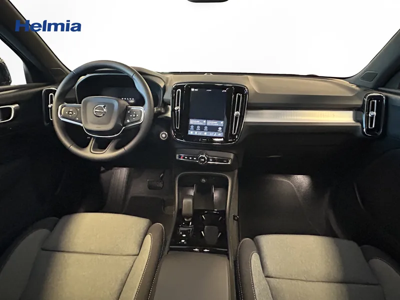 Bild 6 av 13 – Volvo XC40 B3 FWD Bensin Plus Dark  Klimatpaket