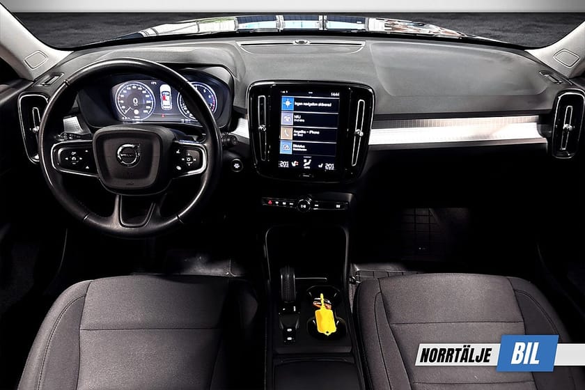 Bild 3 av Volvo XC40 B4 197 HK AUT MOMENTUM ADVANCE SE DRAG CARPLAY B-VÄRM