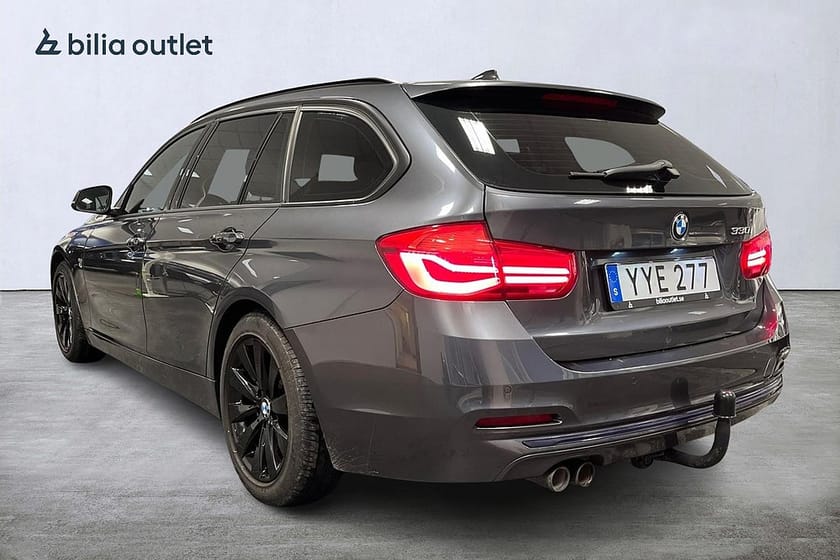 Bild 4 av BMW 330i Touring Sport line 252hk / Drag Navi Sensorer Lågmilad