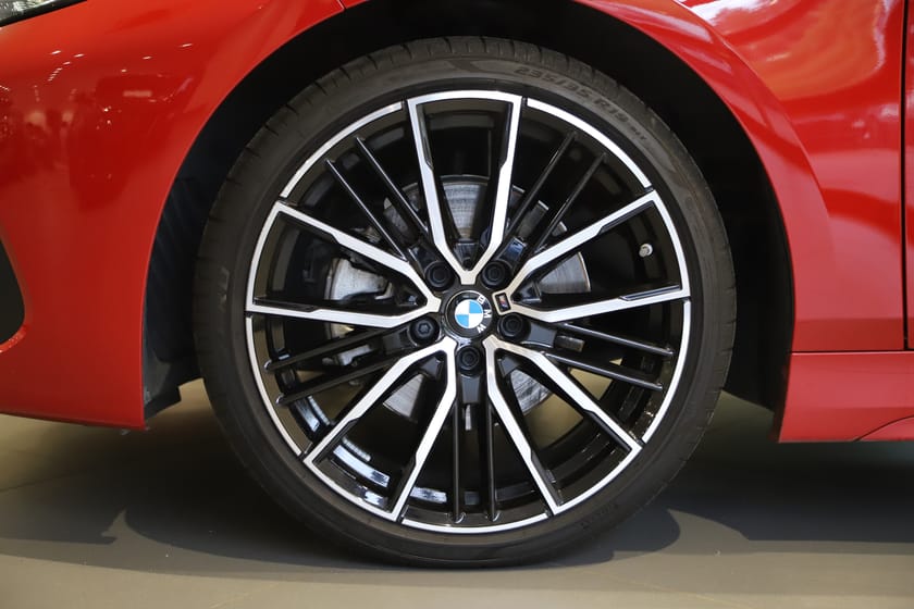 Bild 4 av BMW 118i M Sport / Pano / Drag / HK