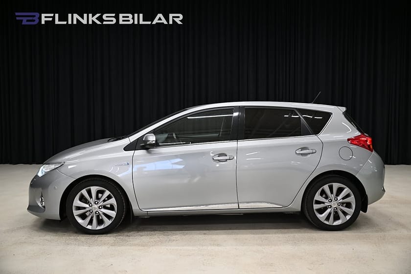 Bild 2 av Toyota Auris Hybrid 136HK Executive|GPS|Backkamera|17"|ParkAssist