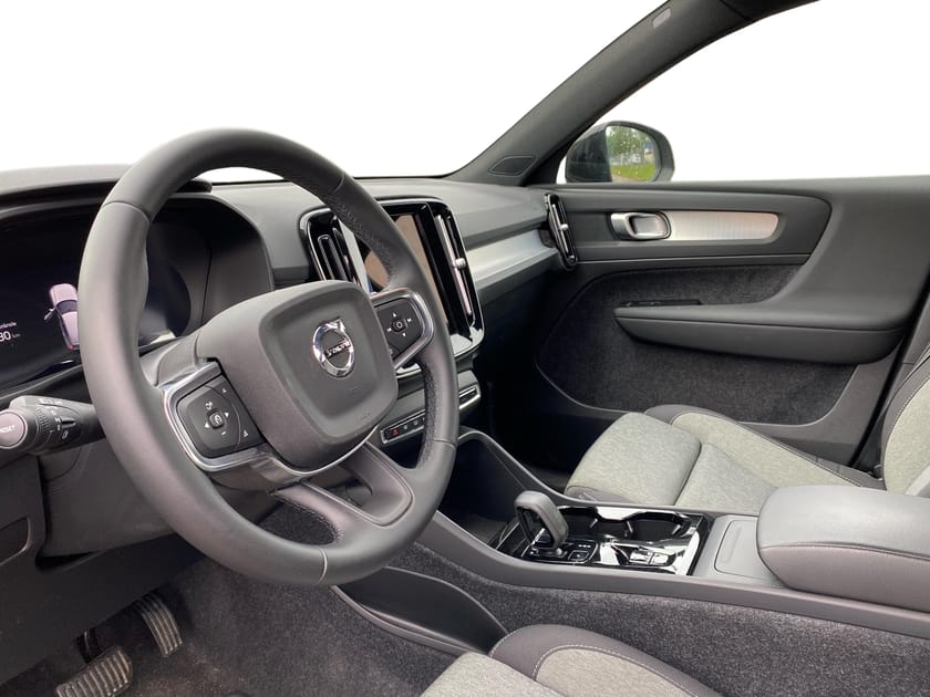 Bild 2 av Volvo XC40 B4 FWD Bensin Plus Dark