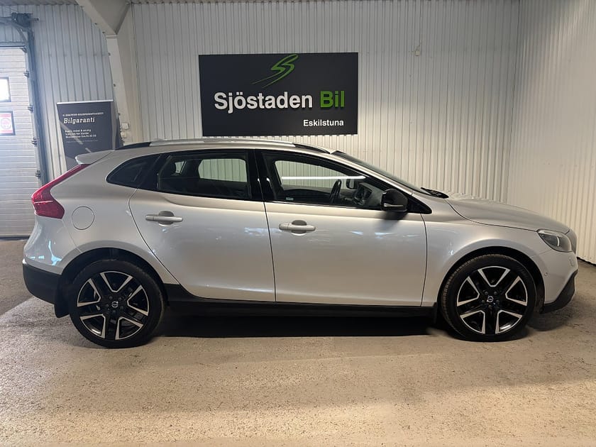Bild 5 av Volvo V40 Cross Country D2 Powershift Momentum Drag Navi Bluetooth