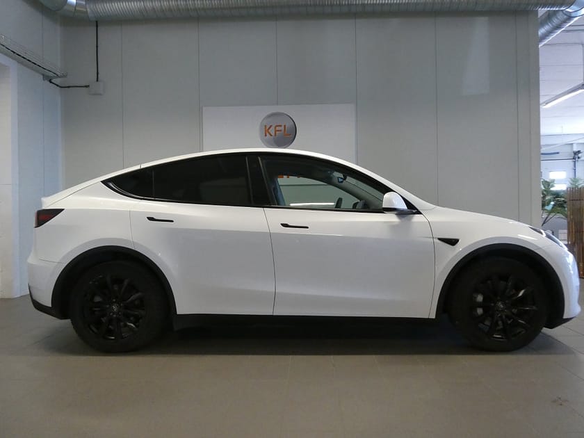 Bild 4 av Tesla Model Y Long Range AWD Drag-Skinn-Panorama-Navi-Rattvärme-SoV
