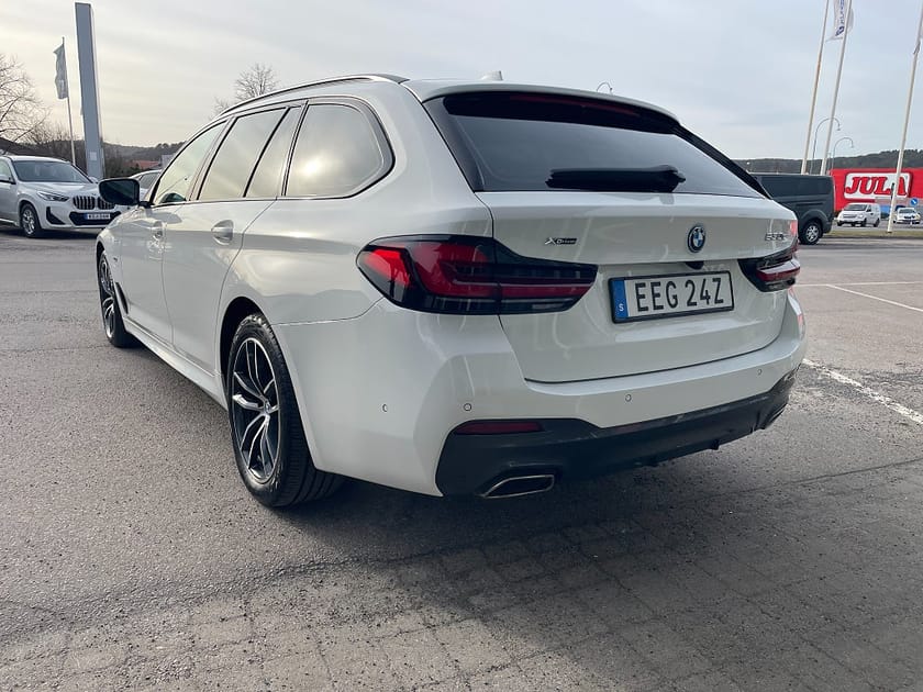 Bild 4 av BMW 530e xDrive Touring M Sport, Drag, Läder, Tonade rutor, Backkamera