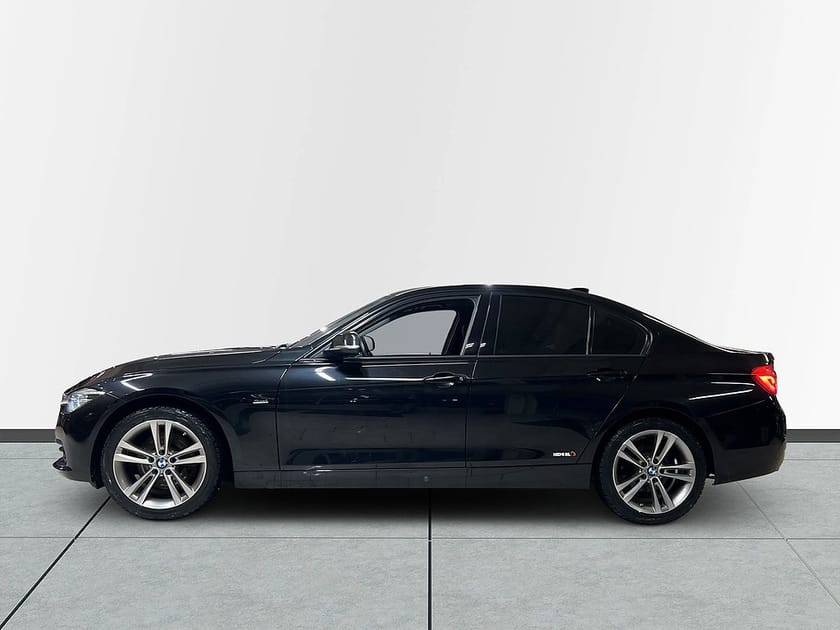 Bild 2 av BMW 330i xDrive Sedan Sport line M-värm Rattvärme P-sens S&V