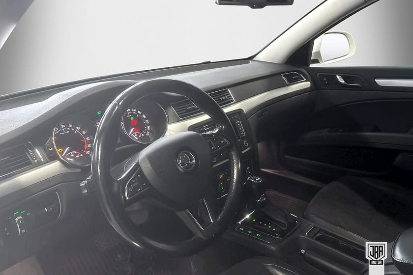 Bild 4 av Škoda Superb Kombi Skoda 2.0 TDI 4x4 Elegance - Fri hemleverans!