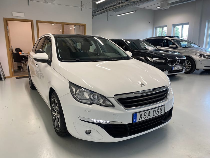 Bild 3 av Peugeot 308 SW 1.2e-THP Active Euro6 Pano Navi Lågamil 3,99% RÄNTA