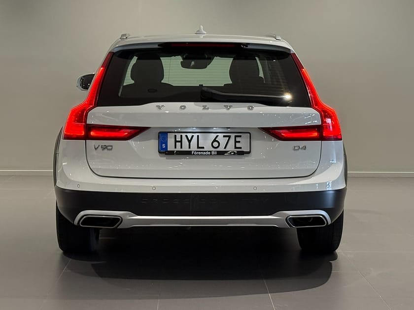 Bild 4 av Volvo V90 Cross Country D4 AWD Geartronic Momentum Drag 18"