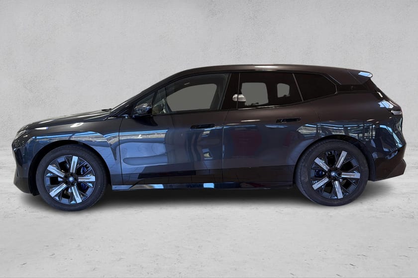 Bilde 2 av BMW iX xDrive40 Fully Charged Edit I Laserlys I El hengerfeste I Pano