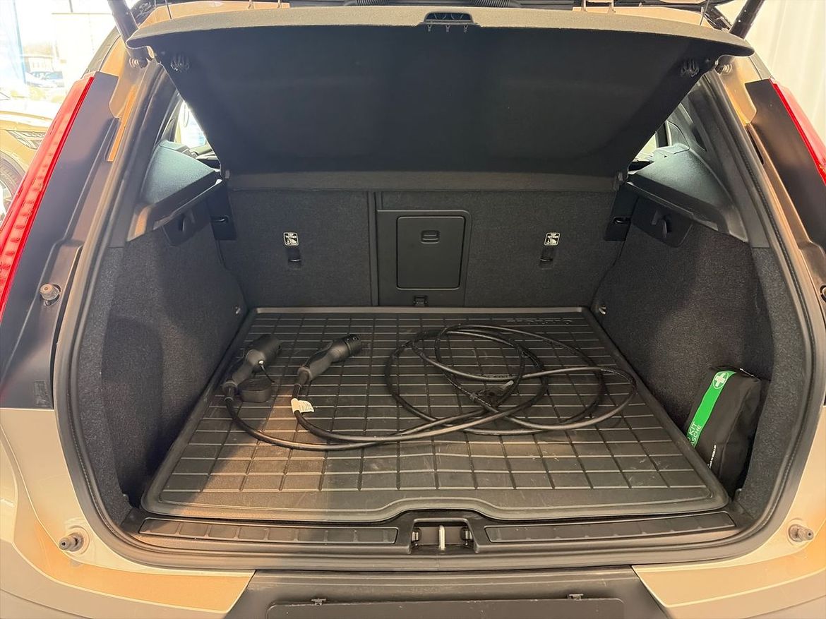 Volvo XC40 2024 - miniatyr 4