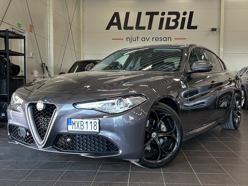 Bild 1 av Alfa Romeo Giulia Super 2.0 Turbo 19" Kamera/Keyless/Elstol/BLIS